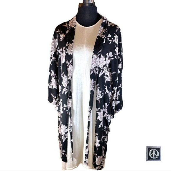 $10$ add SPIRITUAL gangster- MAYA floral kimono wrap with tie front & pockets. - Picture 7 of 13